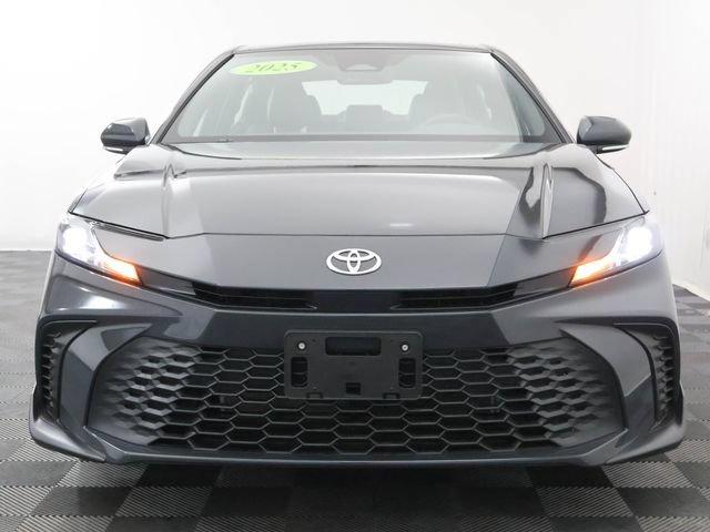 2025 Toyota CAMRY SE — фото 3