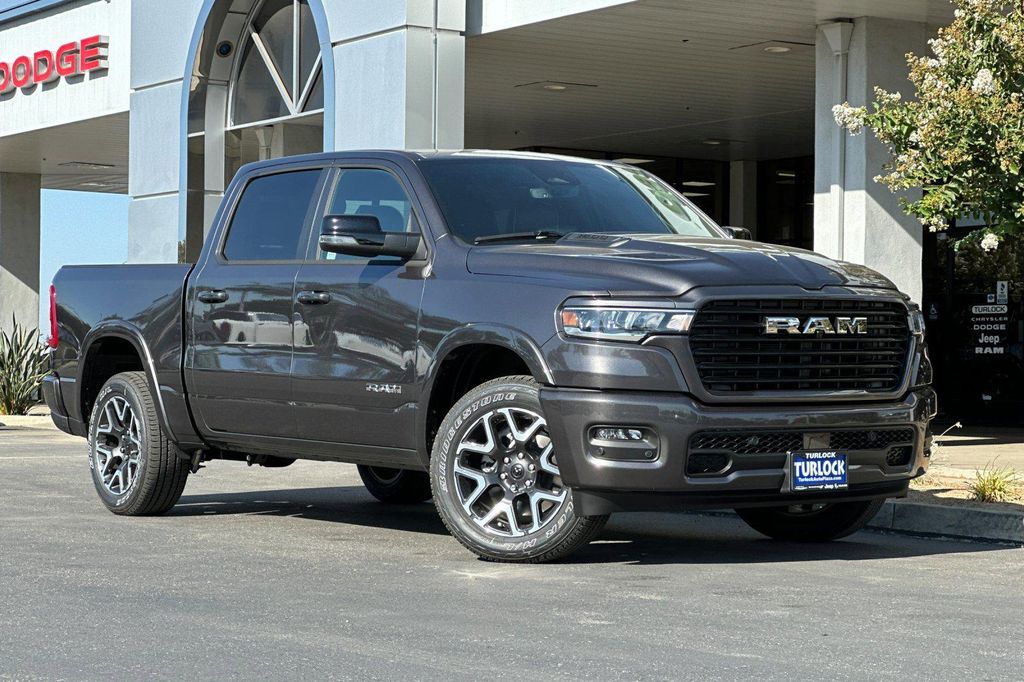 2026 RAM 1500 LARAMIE — фото 2