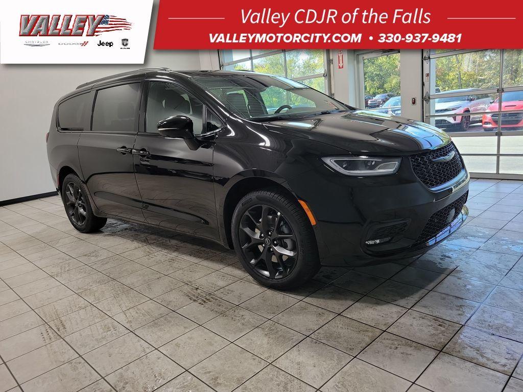 New 2026 Chrysler Pacifica Limited