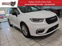 New 2026 Chrysler Pacifica Select