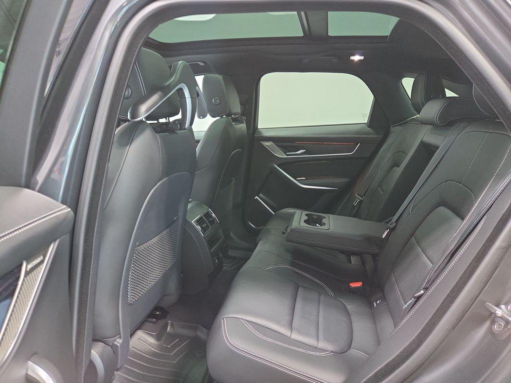 صورة مصغرة 23 لـ 2025 Jaguar F-PACE P250 R-DYNAMIC S