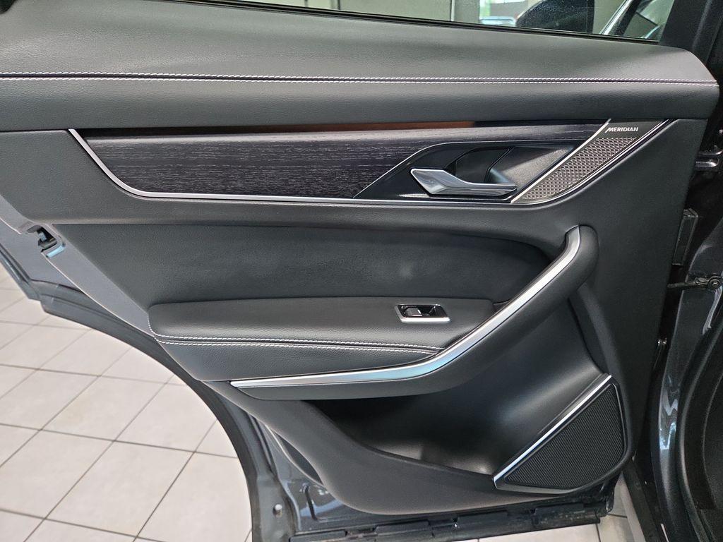 صورة مصغرة 25 لـ 2025 Jaguar F-PACE P250 R-DYNAMIC S