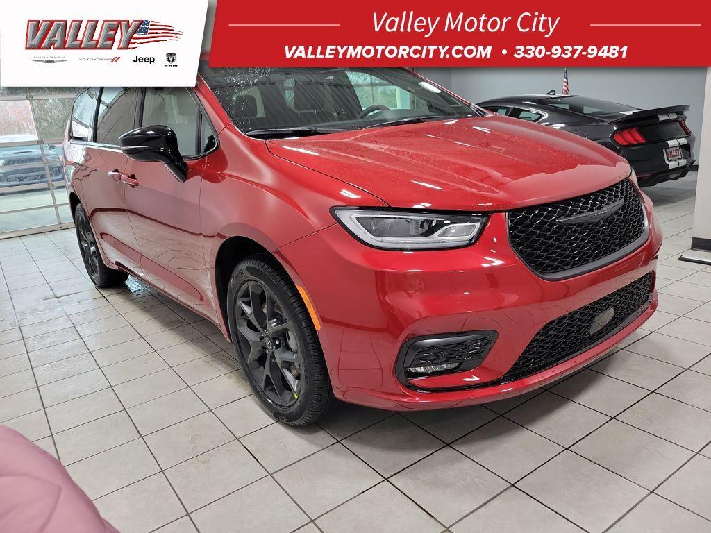 New 2026 Chrysler Pacifica Select