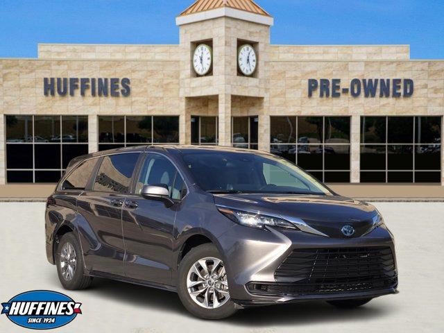 2022 Toyota Sienna LE