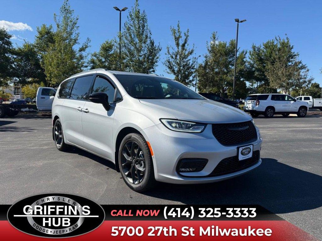 New 2026 Chrysler Pacifica Limited