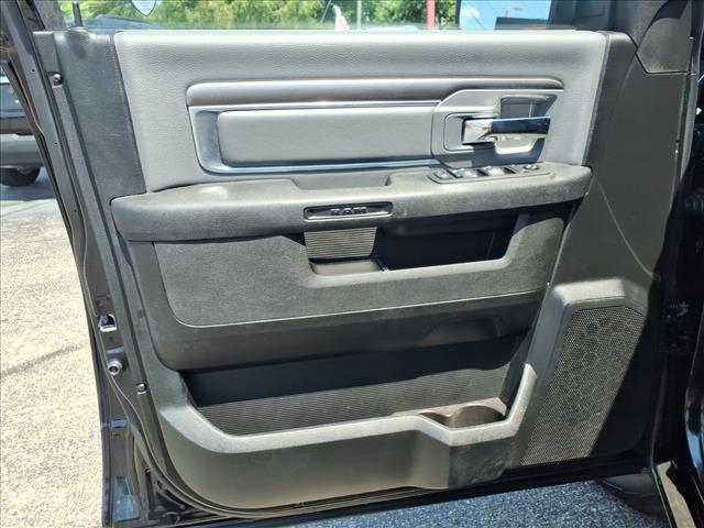 2024 RAM 1500 CLASSIC SLT — фото 5