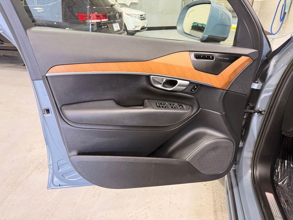 2023 Volvo XC90 B5 PLUS — фото 10