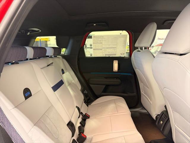 2026 MINI COUNTRYMAN COOPER S ALL4 — миниатюра 26
