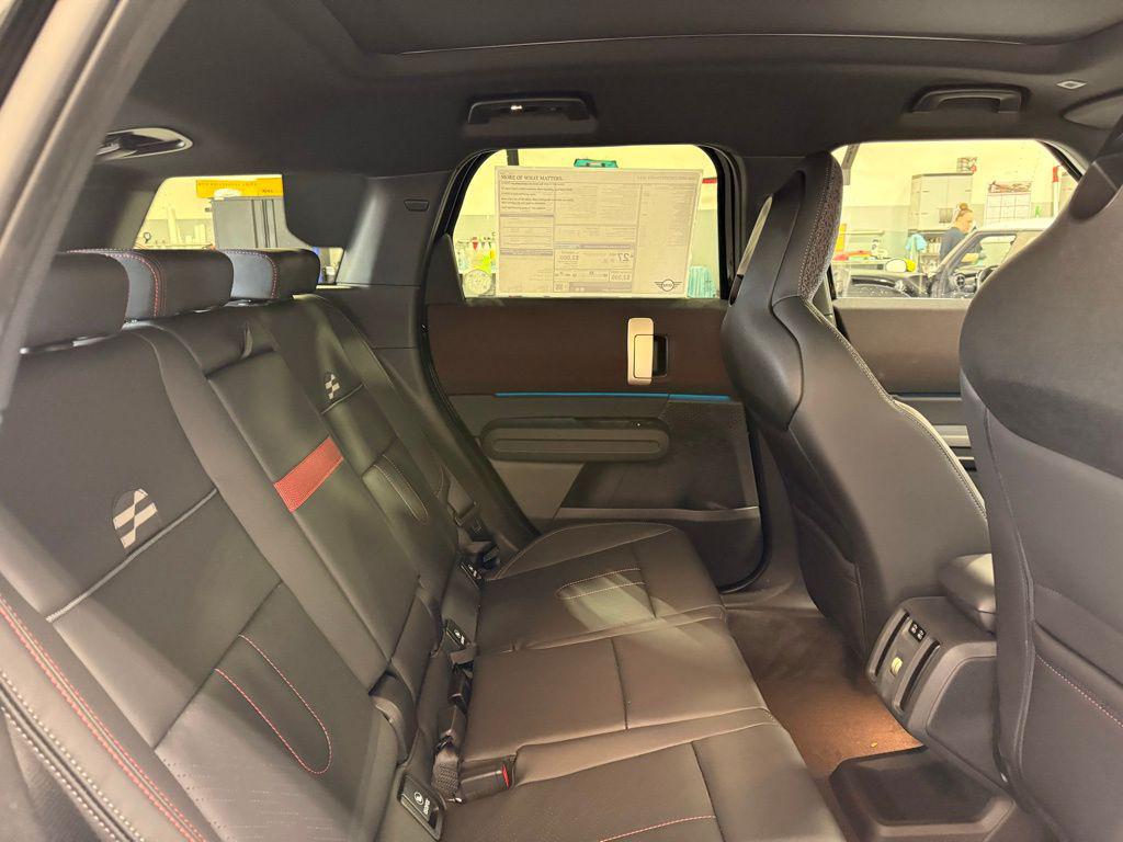 2026 MINI COUNTRYMAN COOPER S ALL4 — миниатюра 26