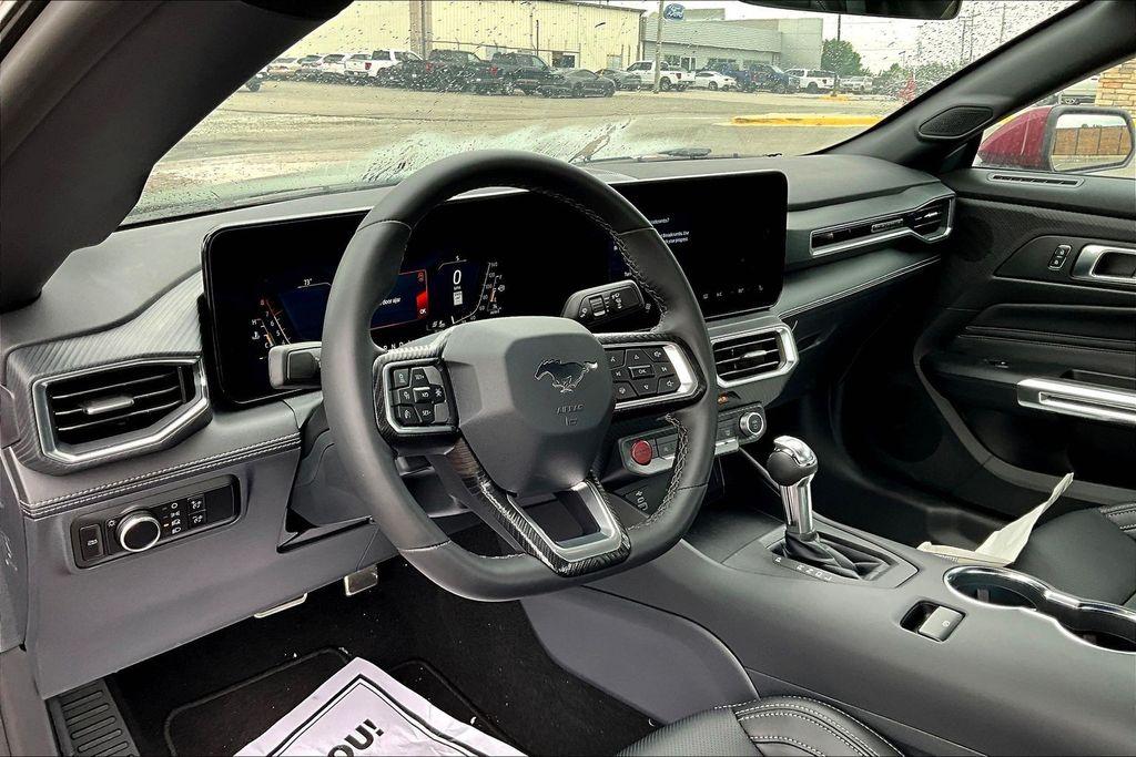 2025 FORD MUSTANG ECOBOOST PREMIUM — фото 6