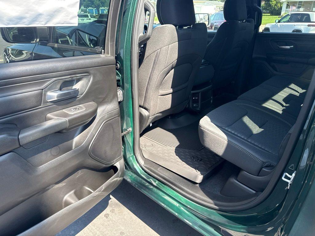 صورة 10 لـ 2026 RAM 1500 TRADESMAN
