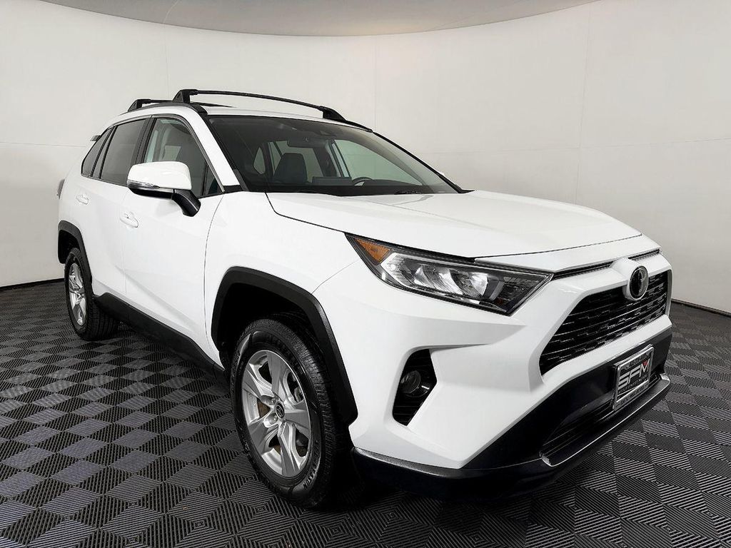 2021 Toyota RAV4 XLE — фото 6