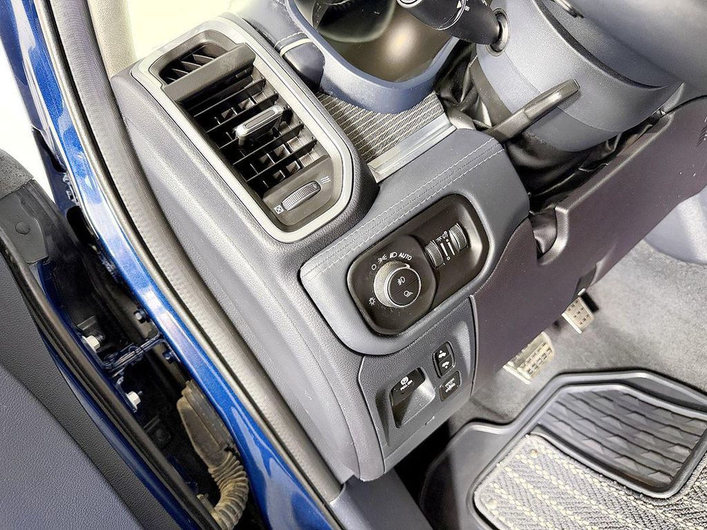 صورة مصغرة 33 لـ 2023 RAM 1500 LIMITED