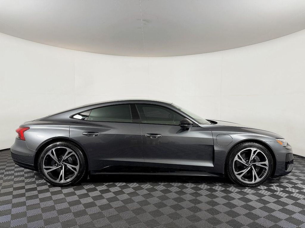 2022 AUDI E-TRON GT PRESTIGE — фото 7