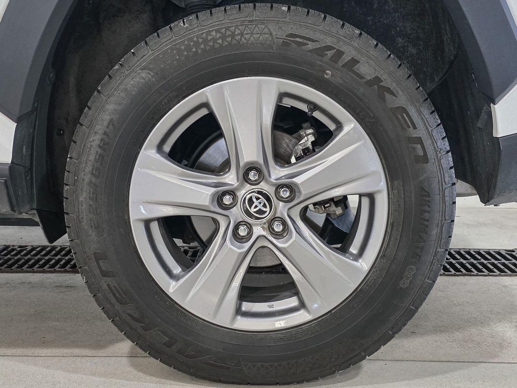 2024 Toyota RAV4 XLE — миниатюра 18