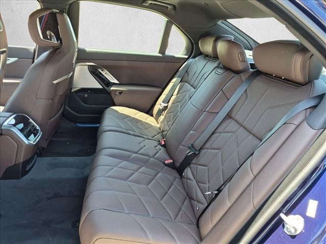 صورة مصغرة 15 لـ 2026 BMW I7 EDRIVE50