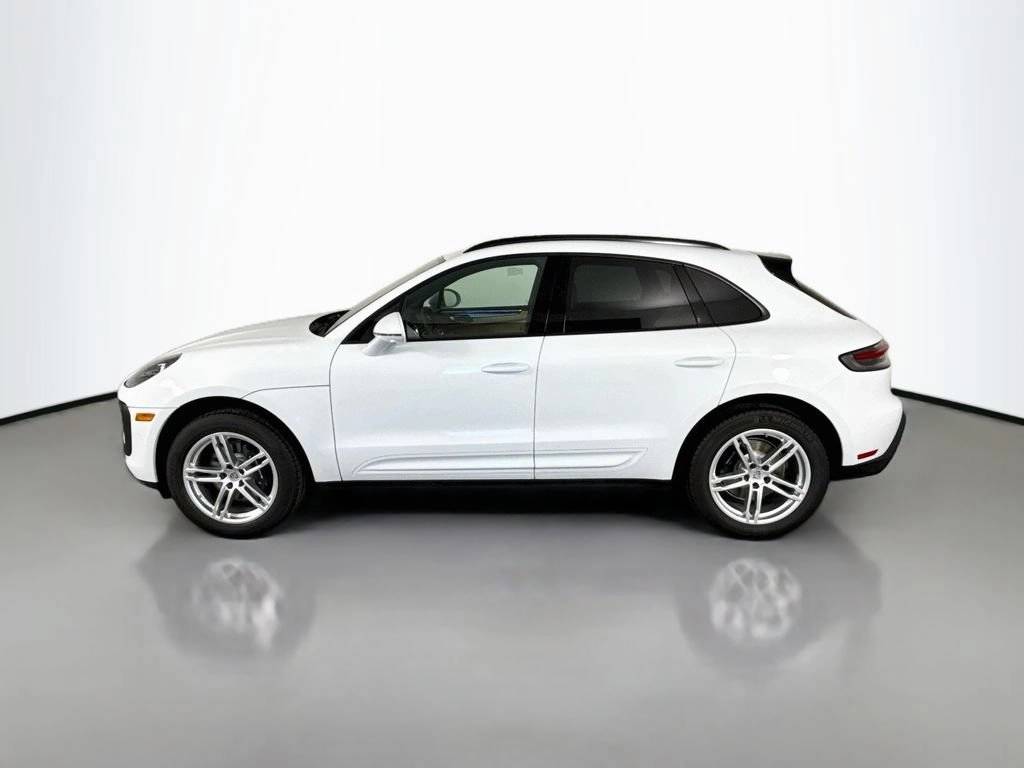 2026 Porsche MACAN photo 2