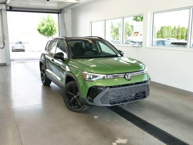 New 2026 Volkswagen Taos 1.5T SE Black