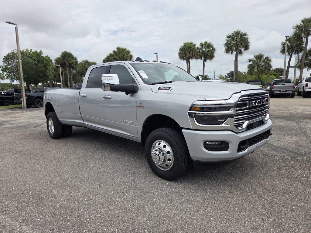 صورة 2 لـ 2026 RAM 3500 LARAMIE CREW CAB 4X4 8' BOX