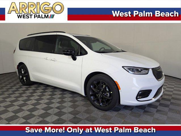 New 2026 Chrysler Pacifica Limited