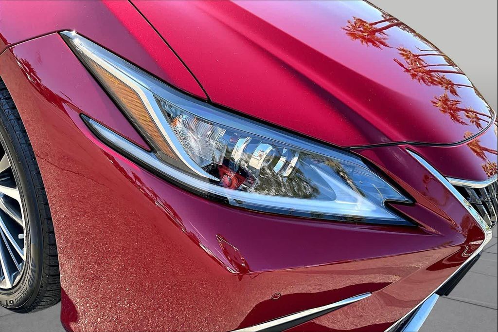 صورة مصغرة 26 لـ 2022 Lexus ES 300H BASE