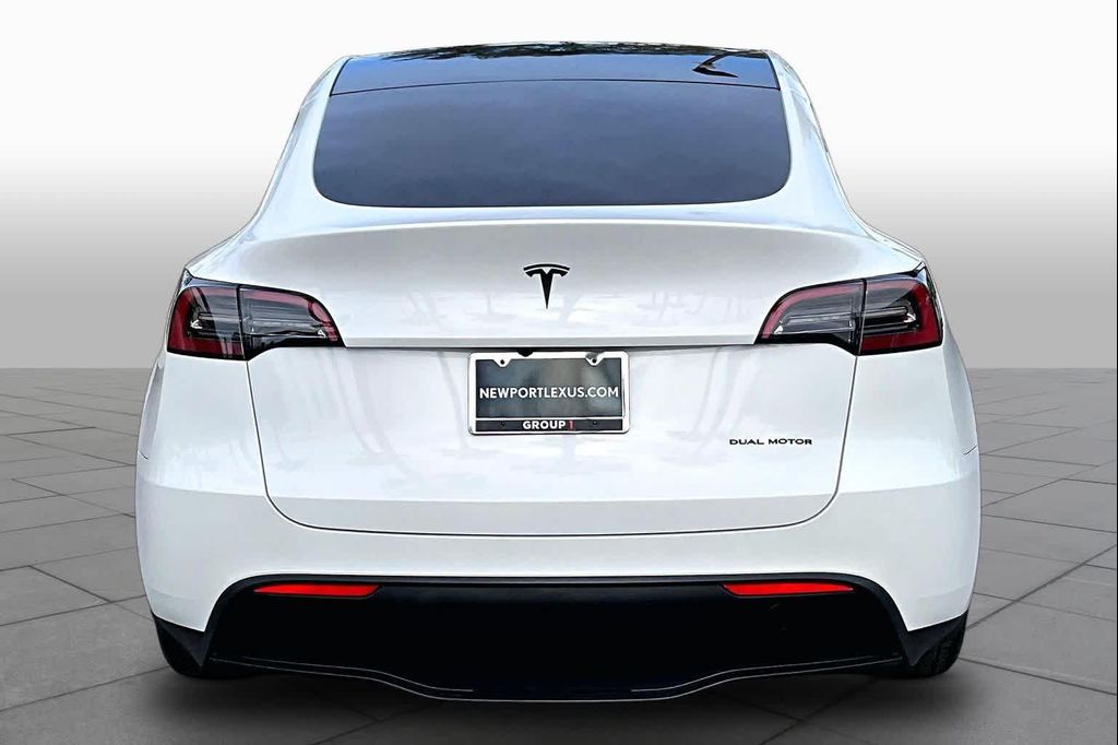 صورة 4 لـ 2024 Tesla MODEL Y LONG RANGE DUAL MOTOR ALL-WHEEL DRIVE