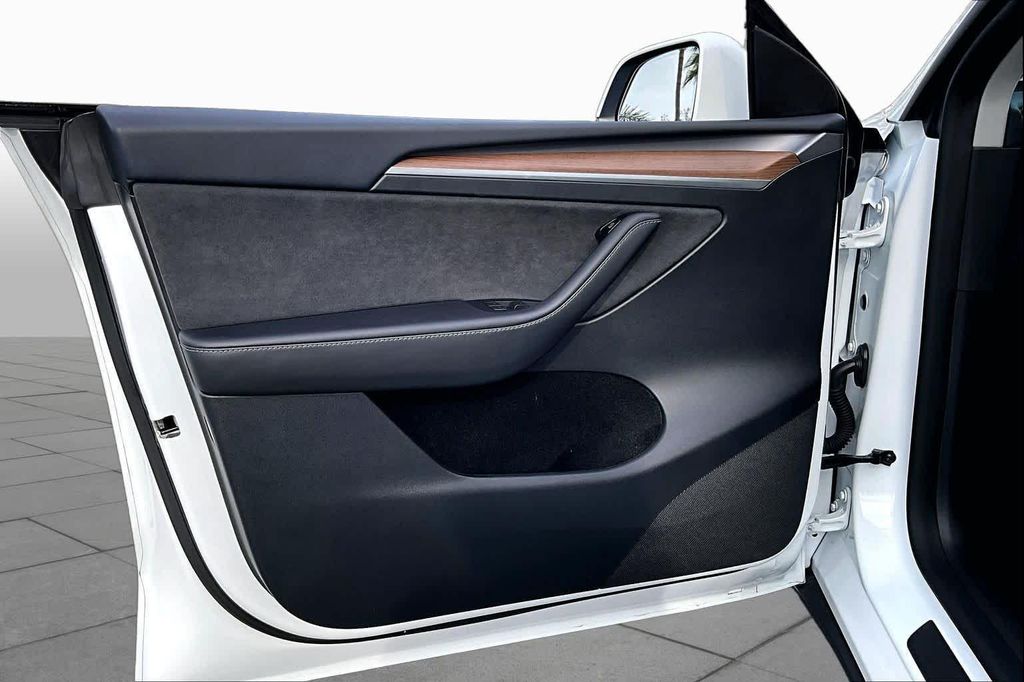 صورة مصغرة 20 لـ 2024 Tesla MODEL Y LONG RANGE DUAL MOTOR ALL-WHEEL DRIVE