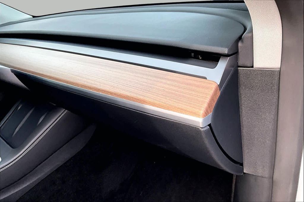 صورة مصغرة 17 لـ 2024 Tesla MODEL Y LONG RANGE DUAL MOTOR ALL-WHEEL DRIVE