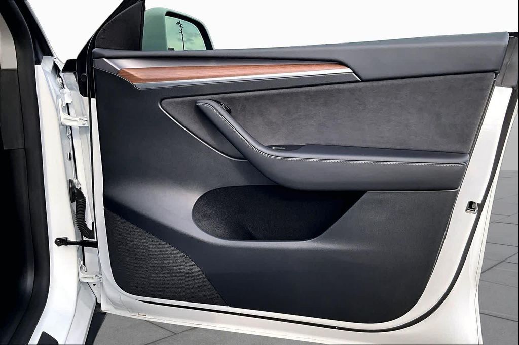 صورة مصغرة 21 لـ 2024 Tesla MODEL Y LONG RANGE DUAL MOTOR ALL-WHEEL DRIVE