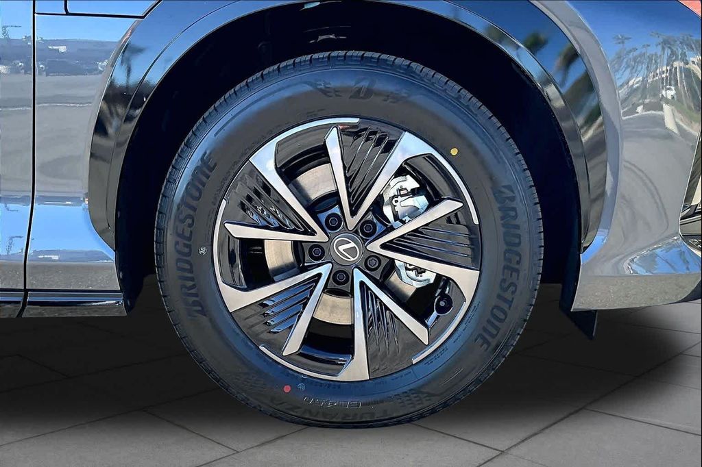 صورة 9 لـ 2026 Lexus RZ 350E PREMIUM