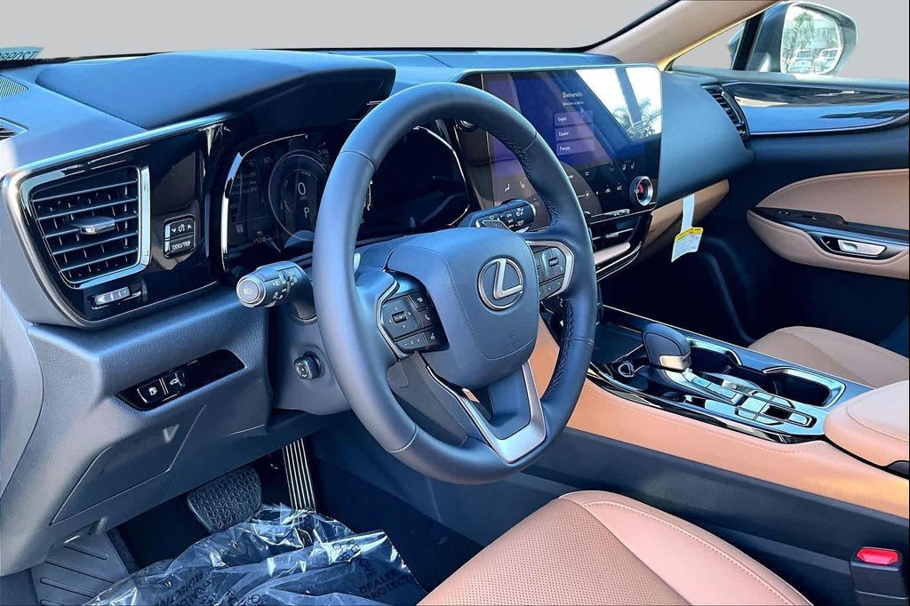صورة 10 لـ 2026 Lexus NX 450H+ PREMIUM