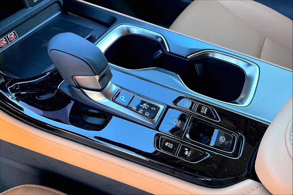 صورة مصغرة 11 لـ 2026 Lexus NX 450H+ PREMIUM