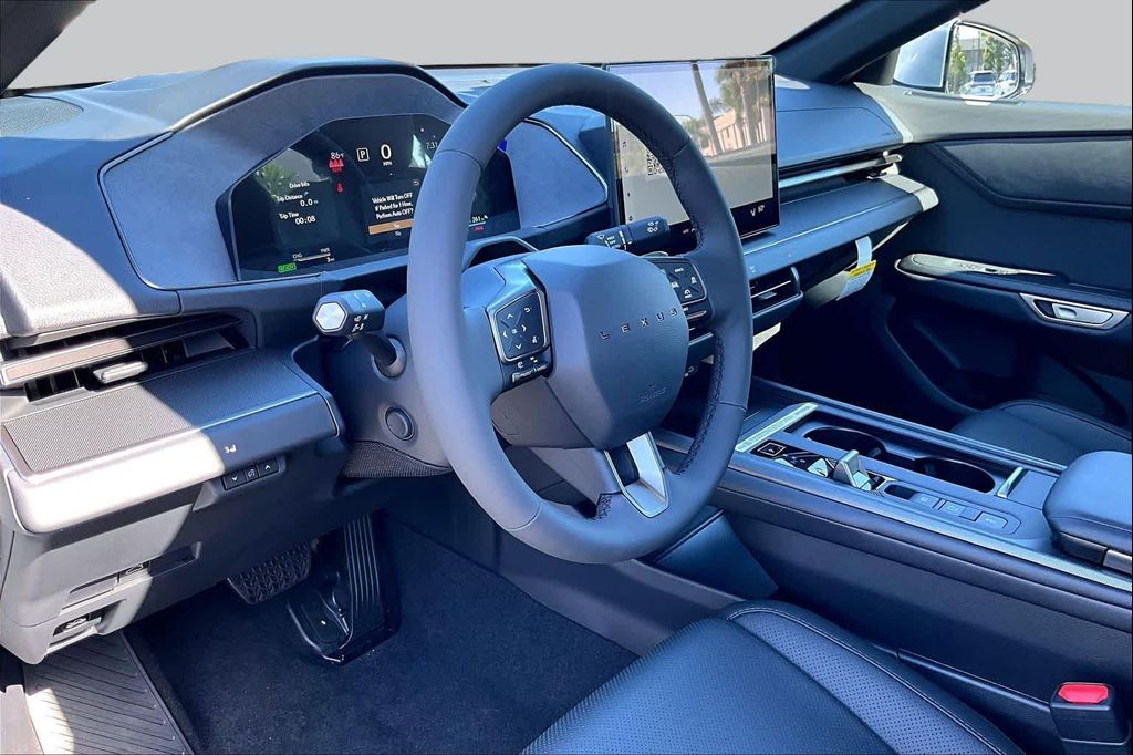 صورة 10 لـ 2026 Lexus ES 350E PREMIUM
