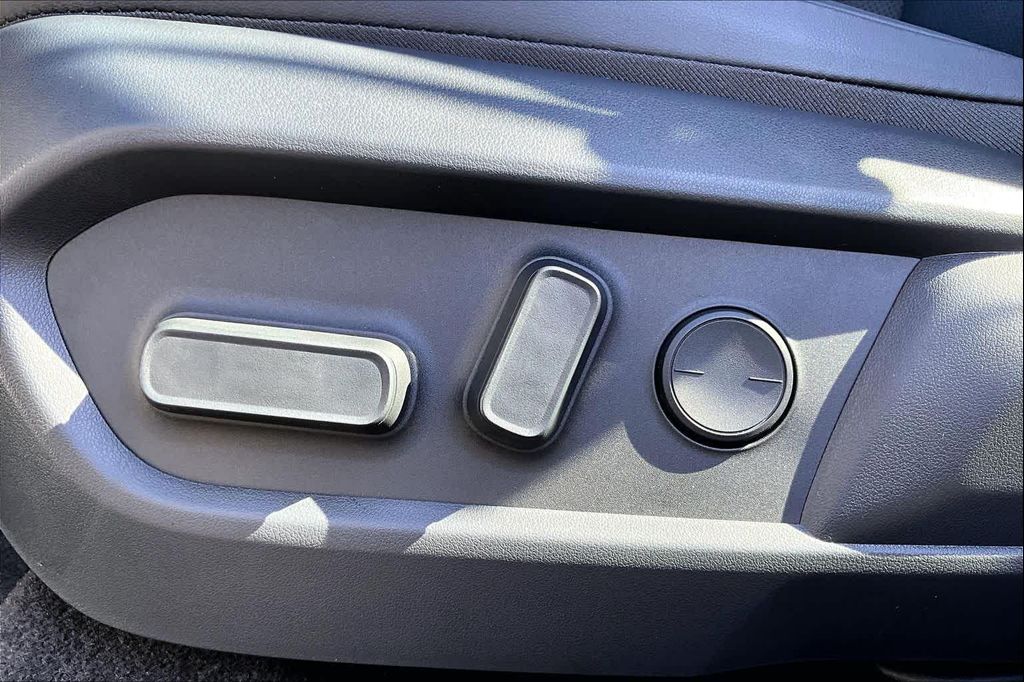 صورة مصغرة 14 لـ 2026 Lexus ES 350E PREMIUM