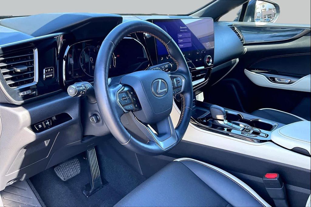 صورة مصغرة 16 لـ 2022 Lexus NX 350 PREMIUM