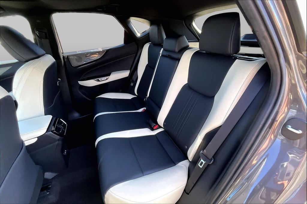 صورة مصغرة 18 لـ 2022 Lexus NX 350 PREMIUM