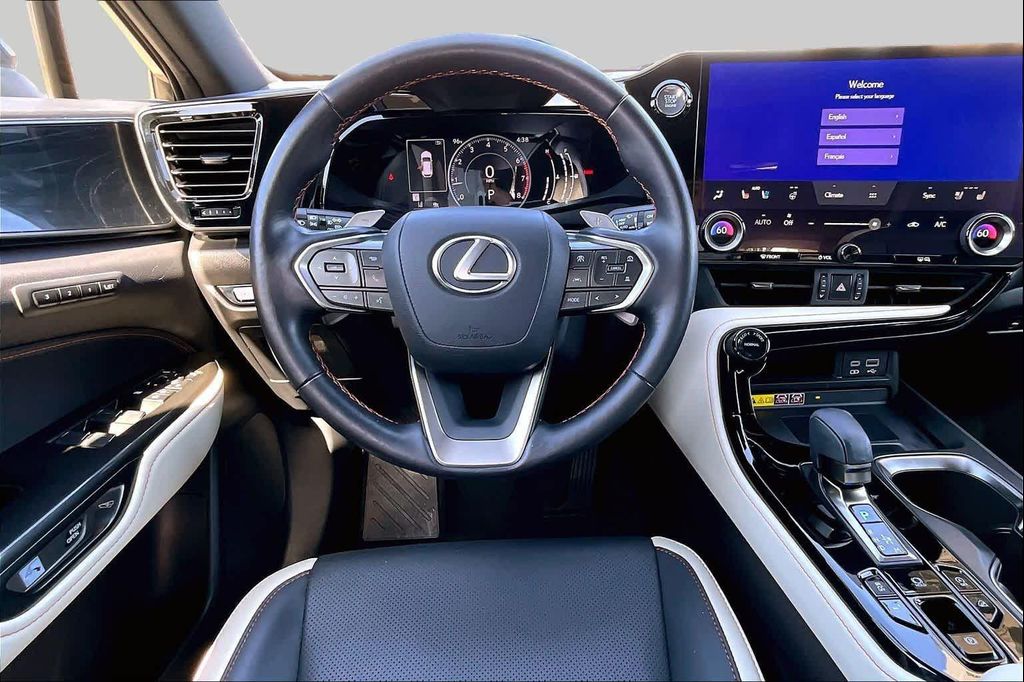 2022 Lexus NX 350 PREMIUM — фото 5
