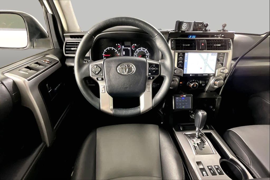 2022 Toyota 4RUNNER SR5 PREMIUM — фото 5