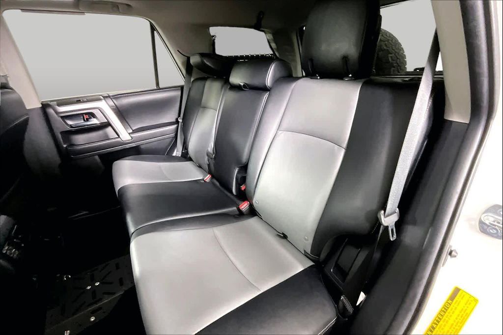 صورة مصغرة 18 لـ 2022 Toyota 4RUNNER SR5 PREMIUM