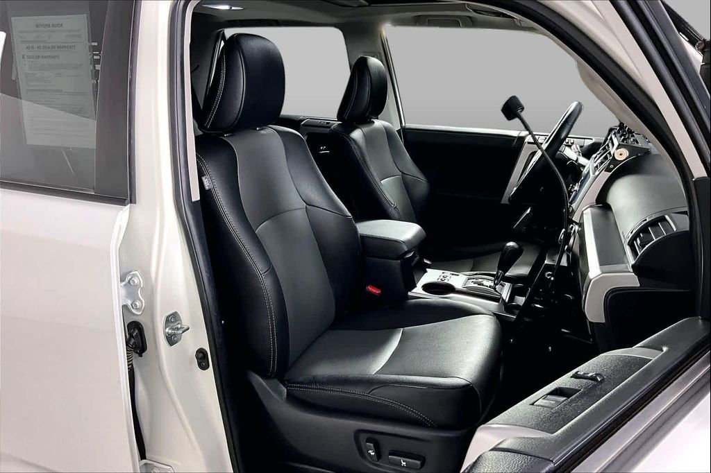 2022 Toyota 4RUNNER SR5 PREMIUM — фото 8