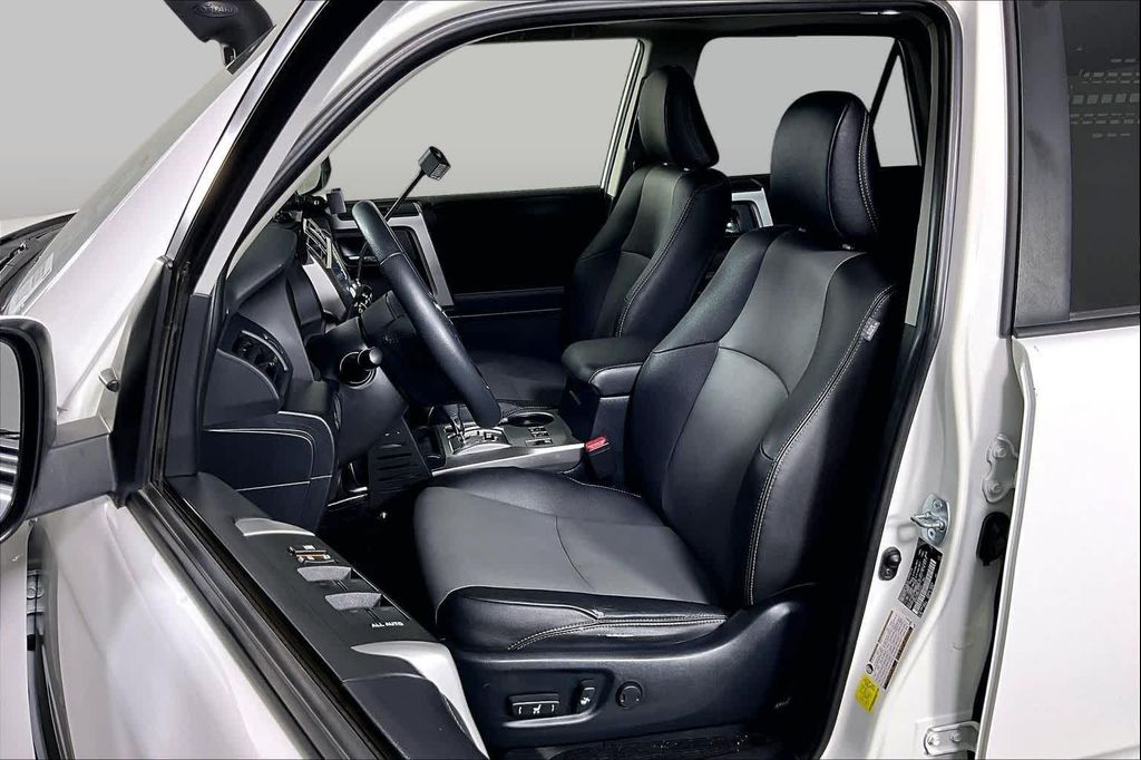 2022 Toyota 4RUNNER SR5 PREMIUM — фото 7