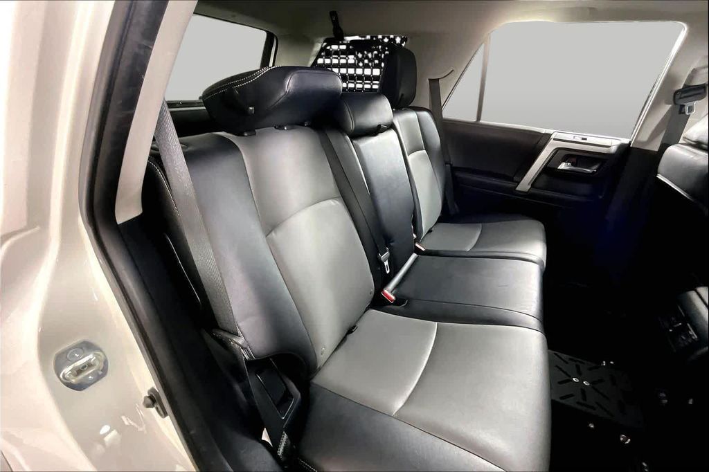 صورة مصغرة 19 لـ 2022 Toyota 4RUNNER SR5 PREMIUM