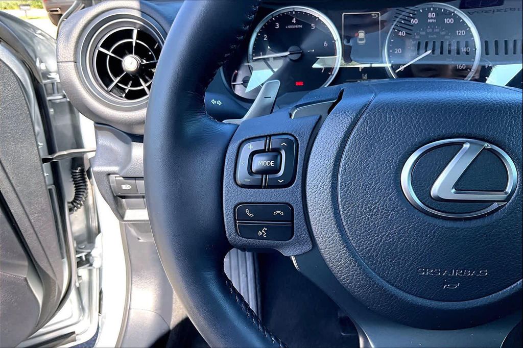 صورة مصغرة 22 لـ 2024 Lexus IS 300 BASE