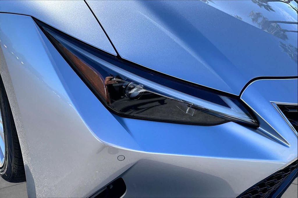 صورة مصغرة 26 لـ 2024 Lexus IS 300 BASE