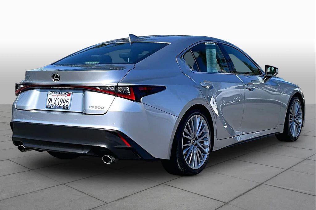2024 Lexus IS 300 BASE — фото 12