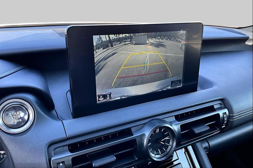 صورة مصغرة 25 لـ 2024 Lexus IS 300 BASE