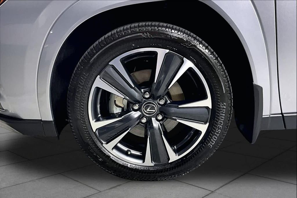 2025 Lexus UX 300H PREMIUM — фото 10
