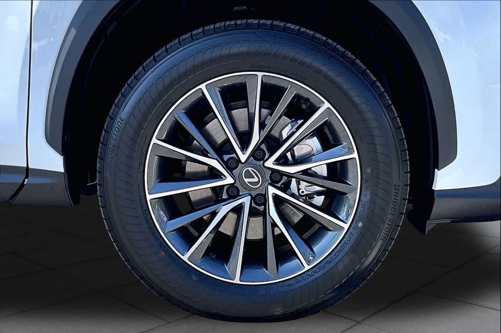 صورة 9 لـ 2026 Lexus NX 450H+ PREMIUM