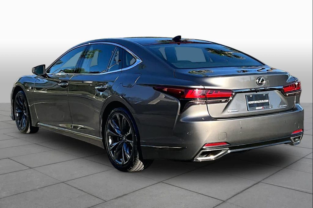 صورة 11 لـ 2023 Lexus LS 500 F SPORT