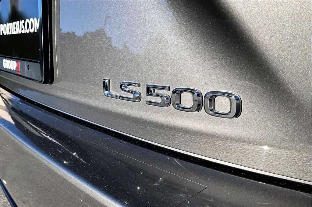 صورة 9 لـ 2023 Lexus LS 500 F SPORT